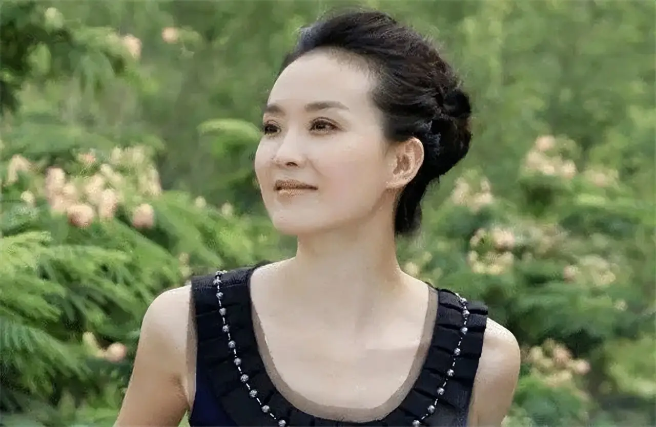 王艳和老公,低调恩爱26年,其实豪门生活不好过