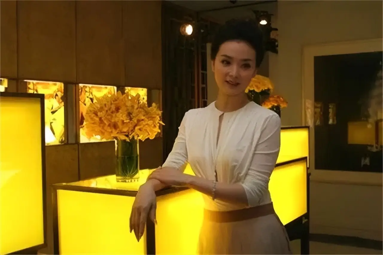 王艳和老公,低调恩爱26年,其实豪门生活不好过