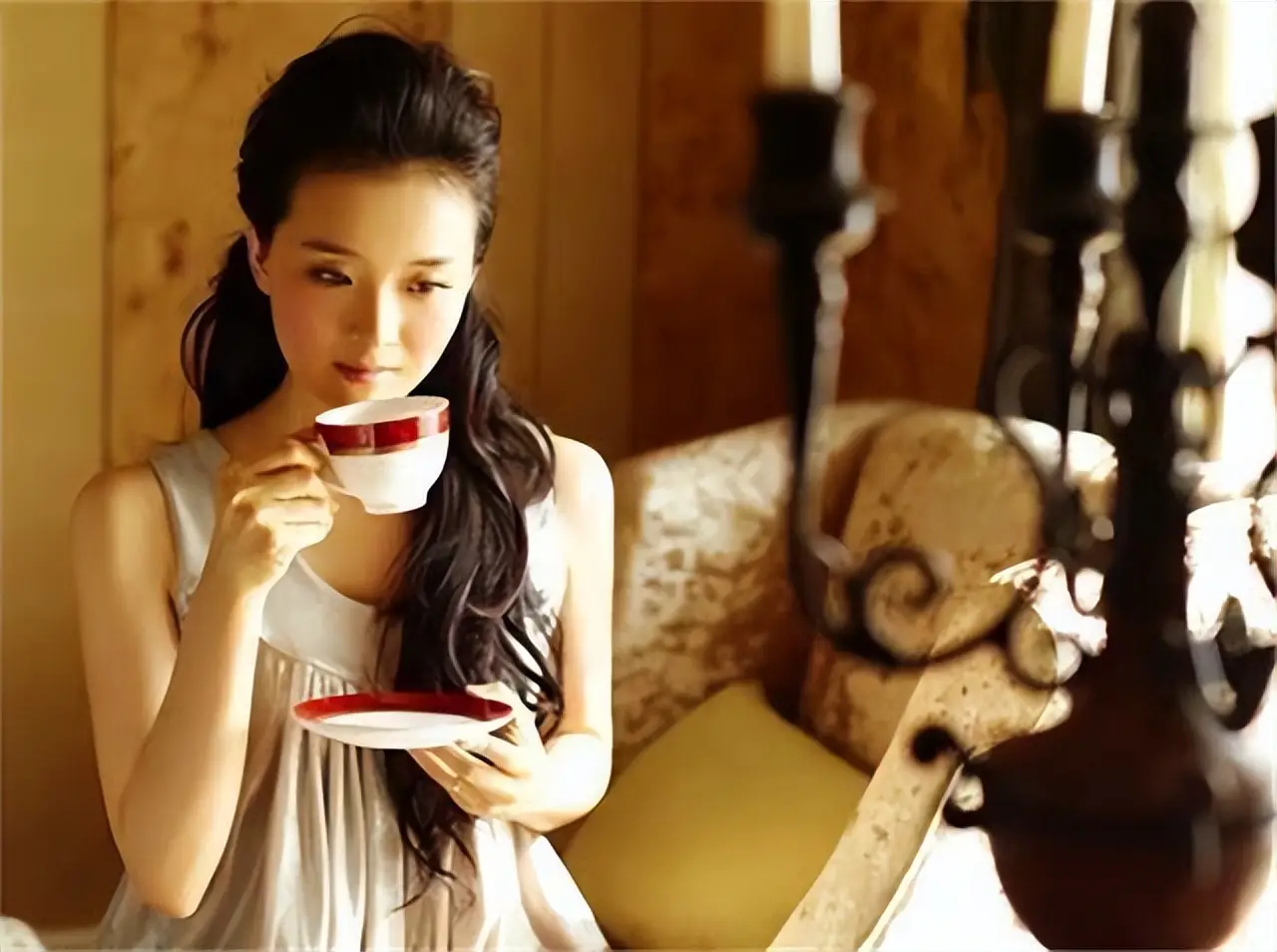 王艳和老公,低调恩爱26年,其实豪门生活不好过