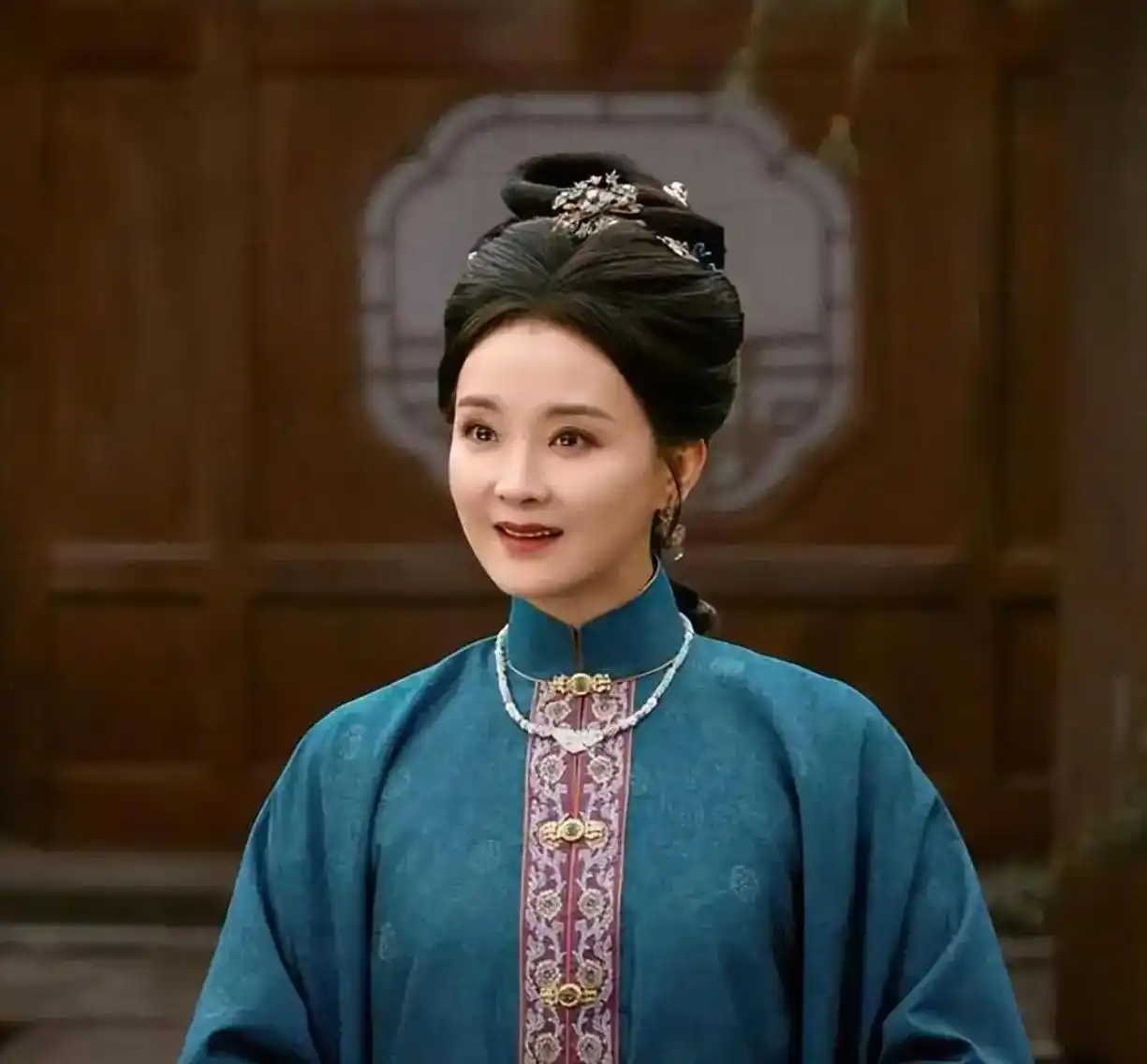 51岁王艳终于熬出头!婆婆去世、丈夫失联,23年忍辱终爆发