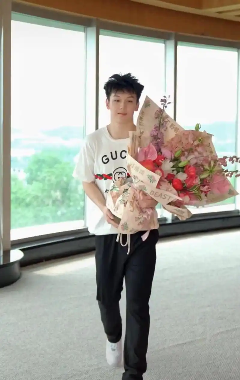 51岁王艳终于熬出头!婆婆去世、丈夫失联,23年忍辱终爆发