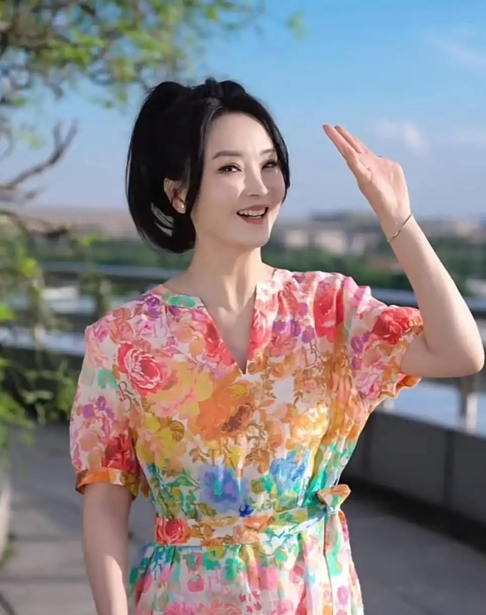 51岁王艳终于熬出头!婆婆去世、丈夫失联,23年忍辱终爆发