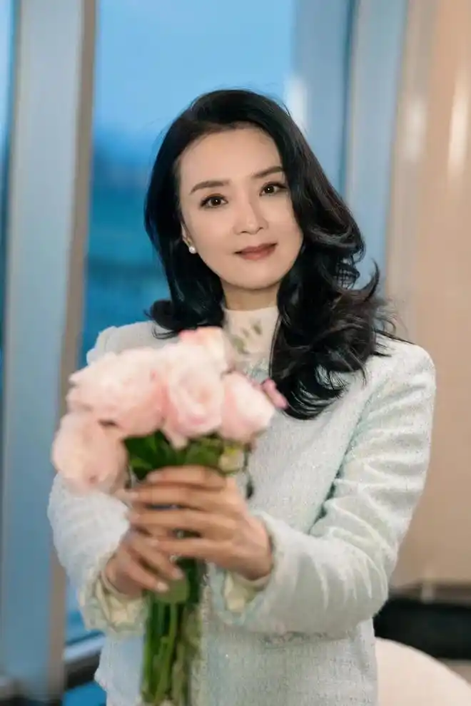 51岁王艳终于熬出头!婆婆去世、丈夫失联,23年忍辱终爆发