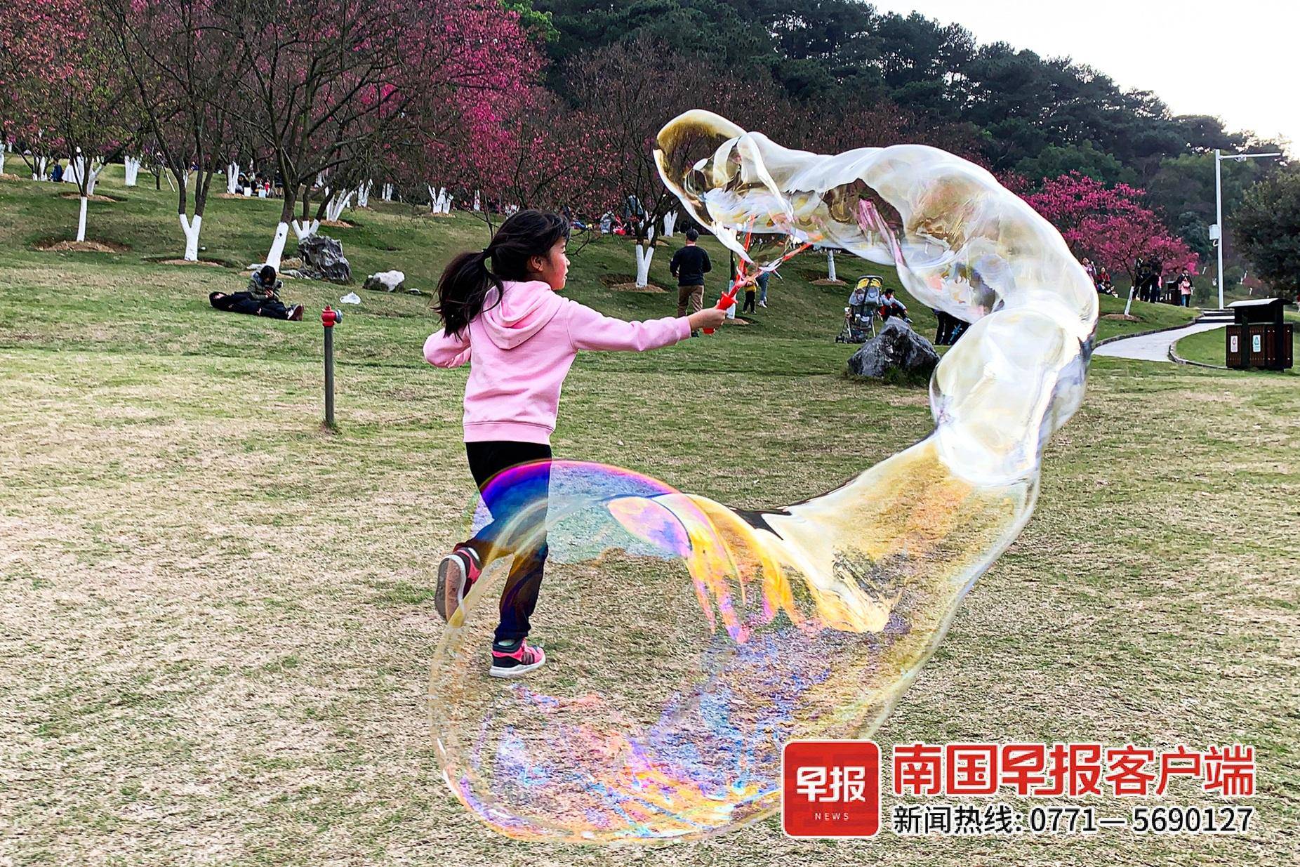 这么大的泡泡，你玩过吗？手把手教你吹出来！