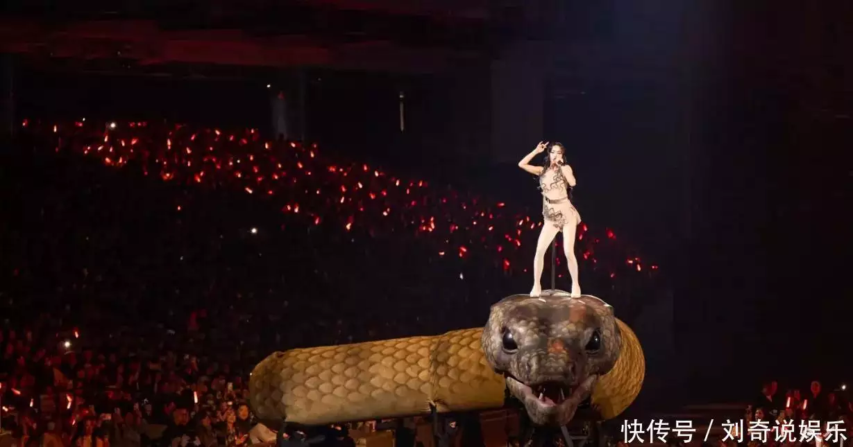 蔡依林踩两层楼高机械蛇开唱!9亿造价惊呆全网,粉丝:腿软了!