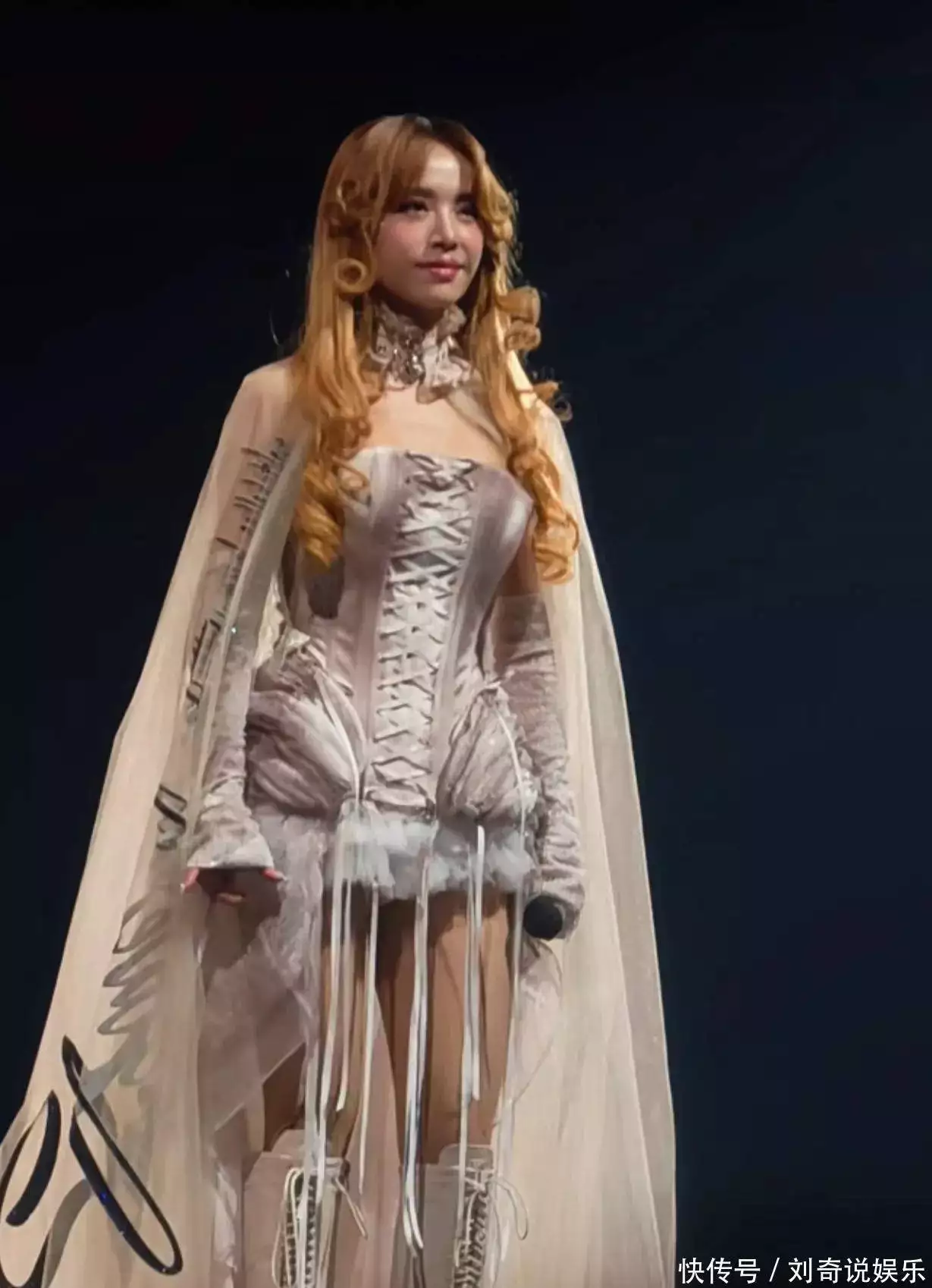 蔡依林踩两层楼高机械蛇开唱!9亿造价惊呆全网,粉丝:腿软了!