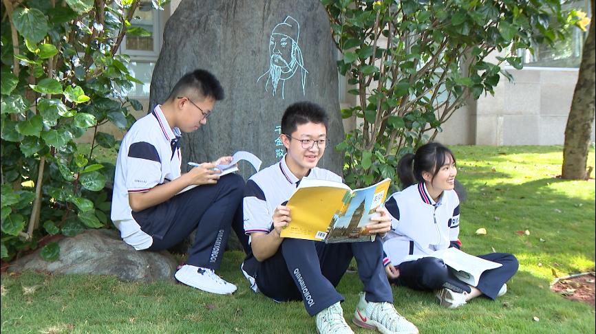 弥勒这所大自然里的学校!真绿真漂亮