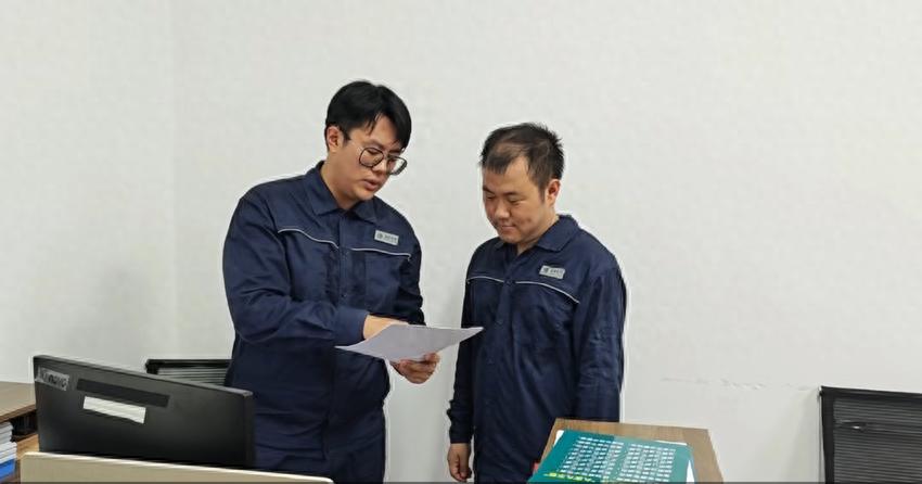 一线砺锋芒・实干争先锋 丨国网南漳县供电公司： 迎峰度夏夜的站所微光 以务实争先守万家清凉