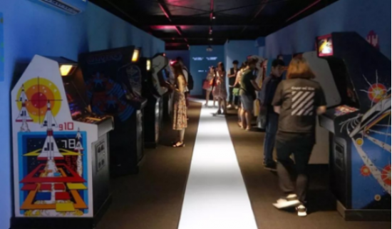 《口袋妖怪》全图鉴早已达成，掌机旁的攻略书又去了哪里？