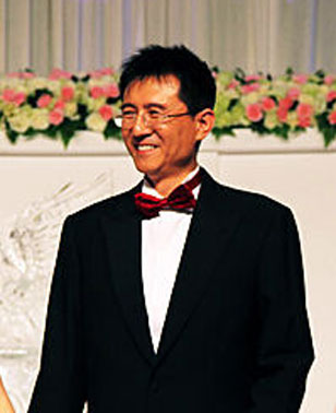 袁立与赵宝刚十指紧扣路边相拥 曾与张怡宁老公苦恋12年