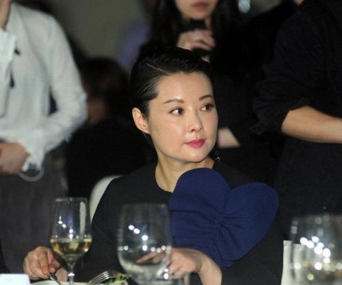 徐威独宠袁立12年却娶了张怡宁，袁立输在了哪里，如今现状如何