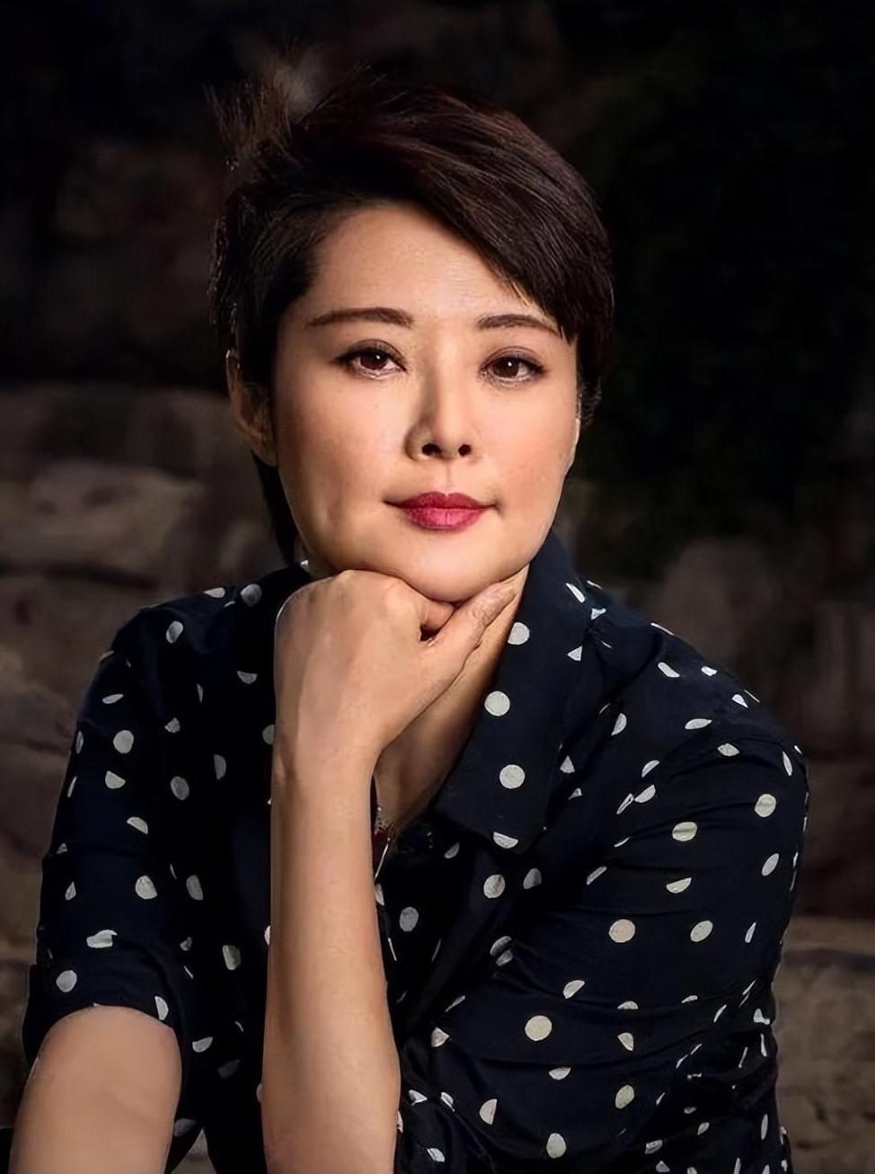 在娱乐圈“口无遮拦”的袁立：终于活成了她想要的样子