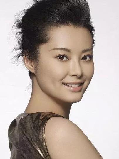 任性辜负相恋12年男友后，2次闪婚闪离的袁立，今又爆新情况