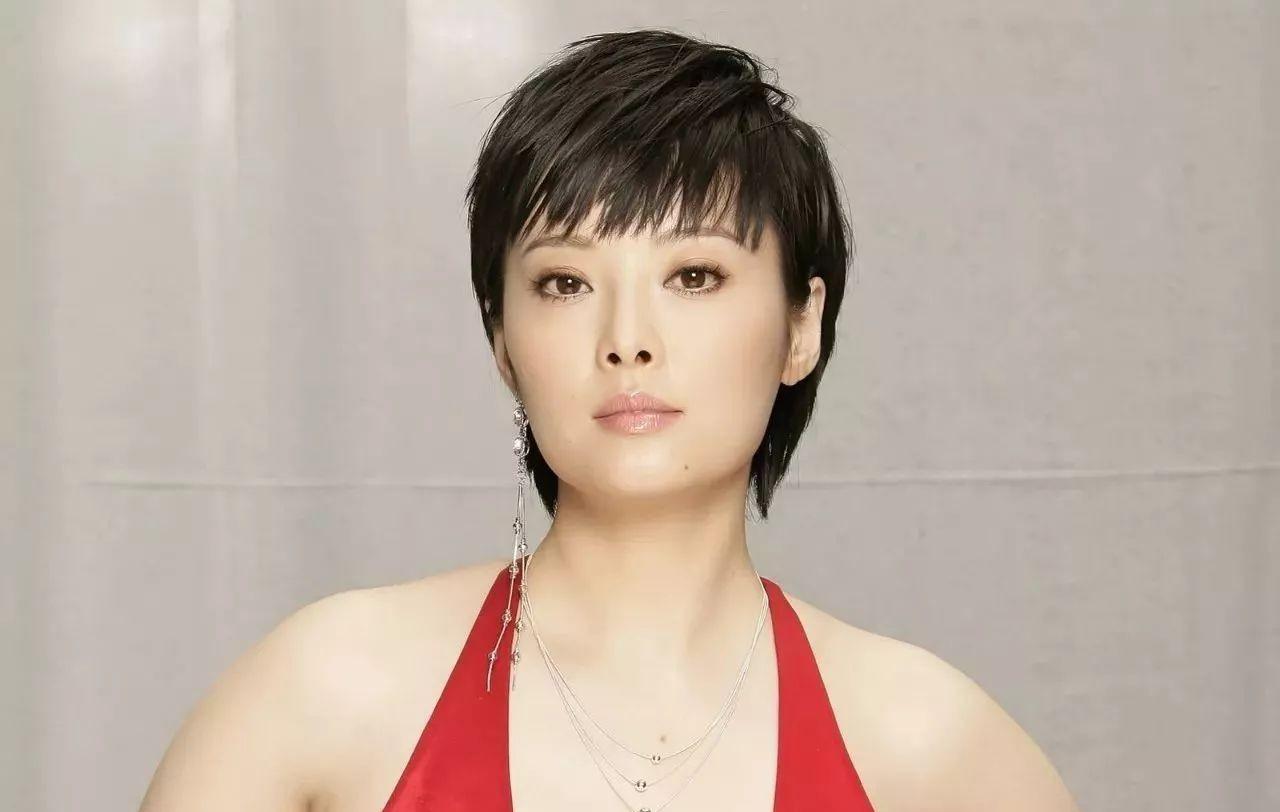 女星的潇洒爱情:6个男友,嫁过仨,做小三被人妻怒扇耳光