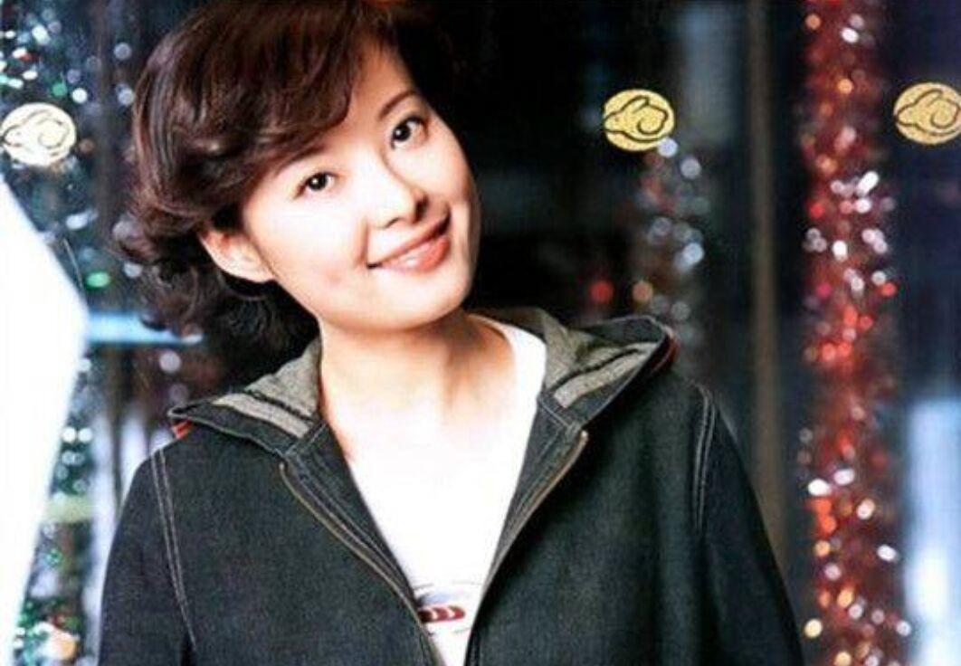 女星的潇洒爱情:6个男友,嫁过仨,做小三被人妻怒扇耳光