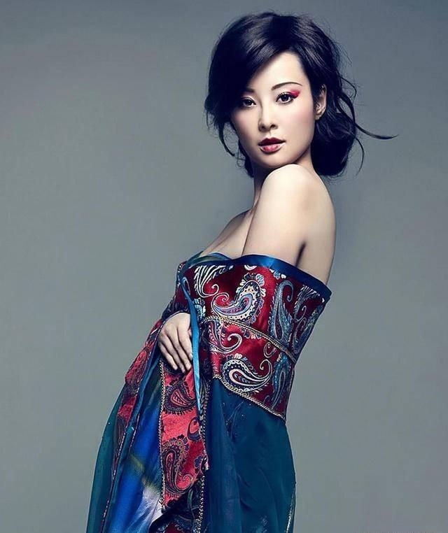 女星的潇洒爱情:6个男友,嫁过仨,做小三被人妻怒扇耳光