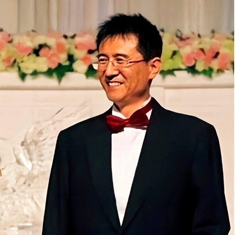 袁立：放着阔太不做，2段婚姻3次绯闻，后嫁小11岁穷男子后悔吗？