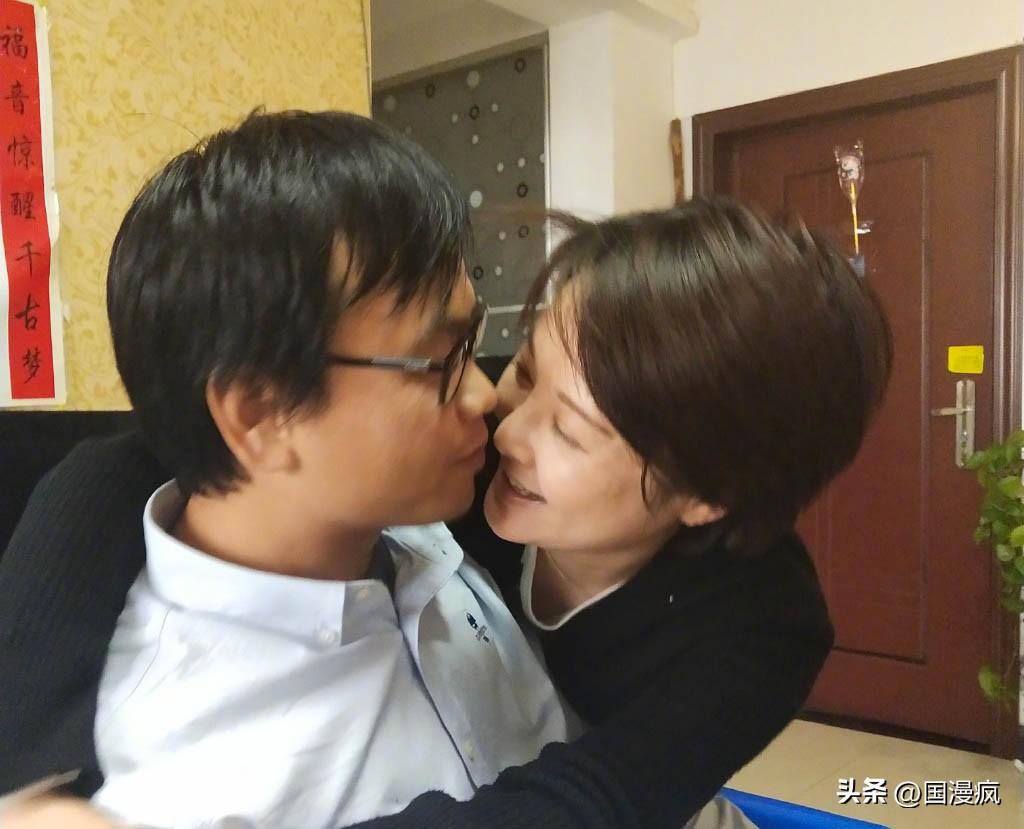 “婚姻疯子”袁立，徐威花800万为她买四合院，三婚却嫁鲜肉诗人