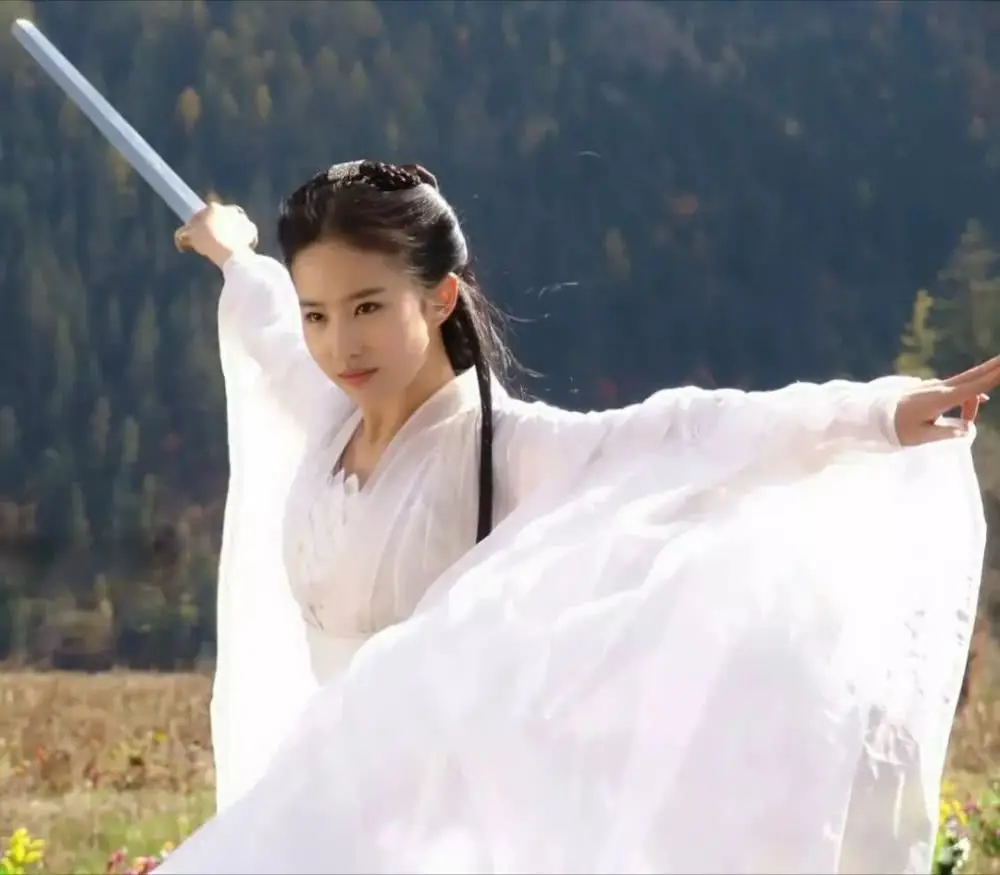 小龙女是第一女高手,若与郭靖殊死较量,古墓派武功打得过降龙掌?