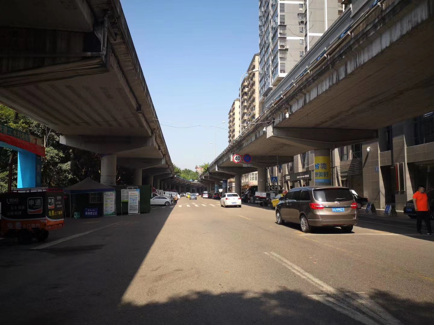 直击重庆洪水:两江交汇“鸳鸯锅”没了,洪崖洞景区受灾关闭
