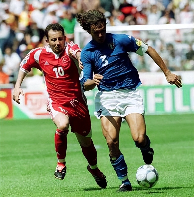 马尔蒂尼的欧洲杯-3，2000年被史上第一窝里横坑死 意大利憾失冠军