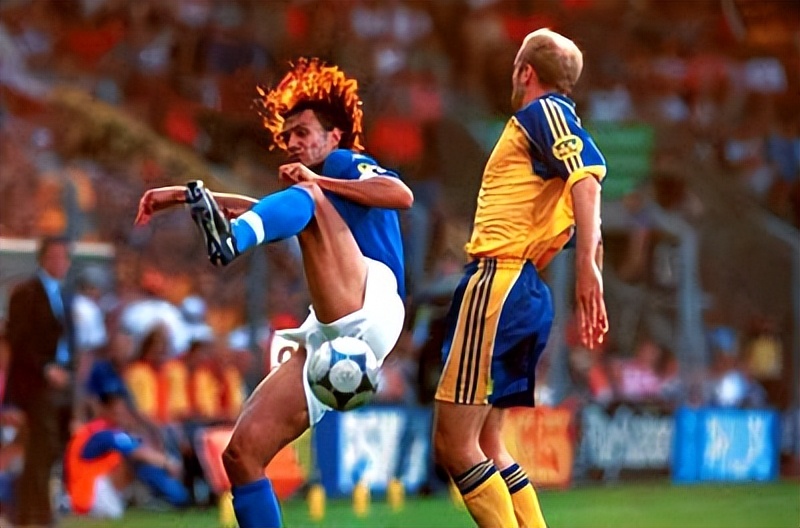 马尔蒂尼的欧洲杯-3，2000年被史上第一窝里横坑死 意大利憾失冠军