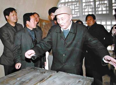 穆青是焦裕禄式的优秀记者(组图)