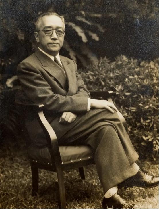 杨振宁父亲拜托胡适为儿子找对象，胡适笑了：他用不着我帮忙