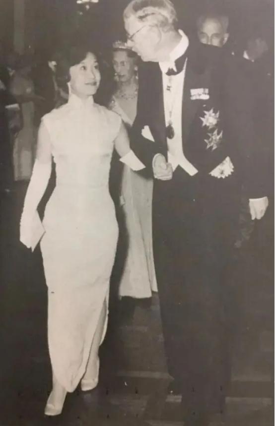 杨振宁父亲拜托胡适为儿子找对象，胡适笑了：他用不着我帮忙