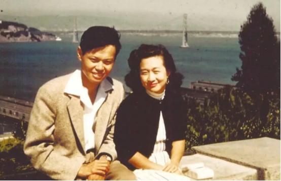 杨振宁父亲拜托胡适为儿子找对象，胡适笑了：他用不着我帮忙