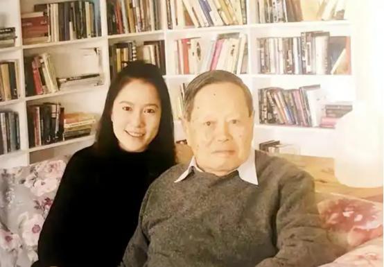 杨振宁父亲拜托胡适为儿子找对象，胡适笑了：他用不着我帮忙