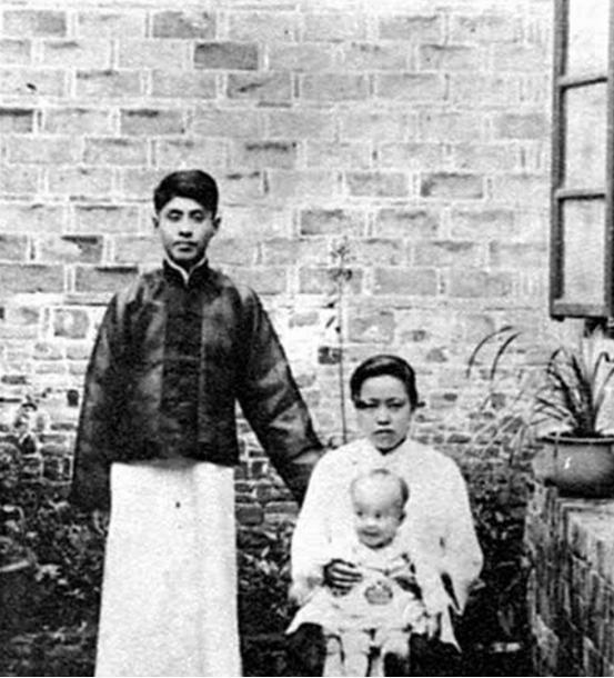 杨振宁父亲拜托胡适为儿子找对象，胡适笑了：他用不着我帮忙