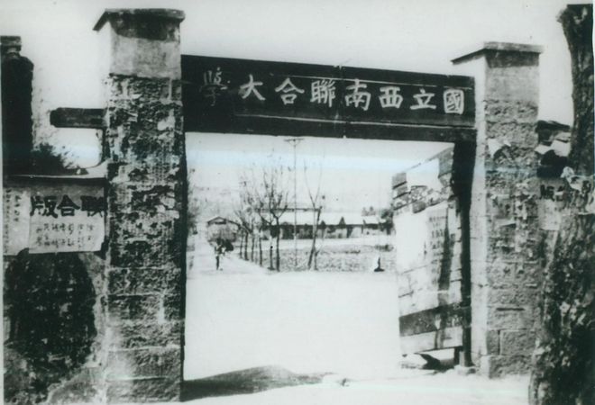 神一般的男人杨振宁，生前遭国人误解太多，死后缅怀室外排长队