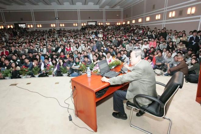 山高水长，杨振宁先生在复旦留下的那些珍贵瞬间