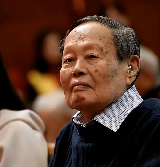 钱学森与杨振宁的差距在哪？很多人理解错了，答案在他们的归宿里