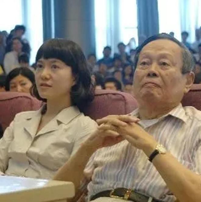 杨澜采访杨振宁:您去世后,翁帆怎么办?他的回答令翁帆泪眼婆娑