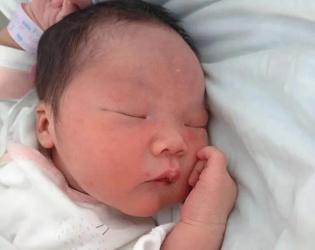 婴儿这些表现，大概率智力很高，尤其是最后2个