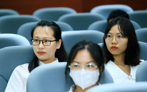 张家界中院举行全市法院“6.26”国际禁毒日新闻发布会