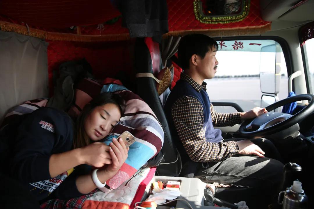 她1米58,却天天和9米6的卡车打交道