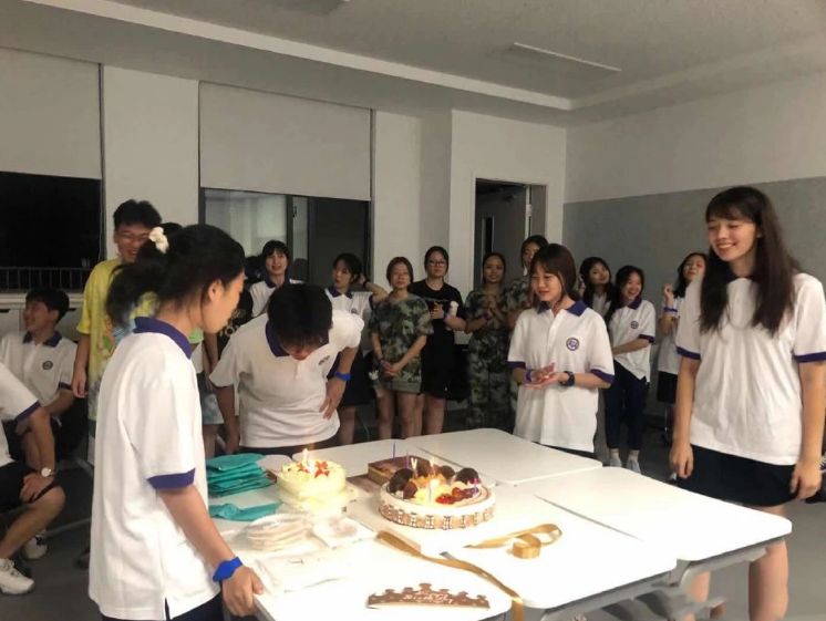 她是赵今麦版的《巴啦啦》美雪，今15岁身高175，腿长绝了！