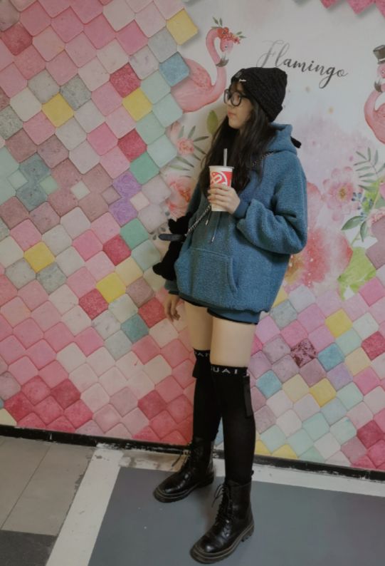 她是赵今麦版的《巴啦啦》美雪，今15岁身高175，腿长绝了！