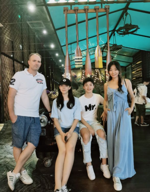 她是赵今麦版的《巴啦啦》美雪，今15岁身高175，腿长绝了！