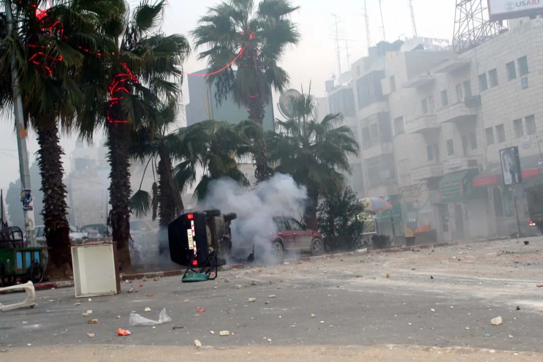 “战地玫瑰”两赴中东，为抢新闻舍弃防弹衣，听女记者讲述真实战地生涯