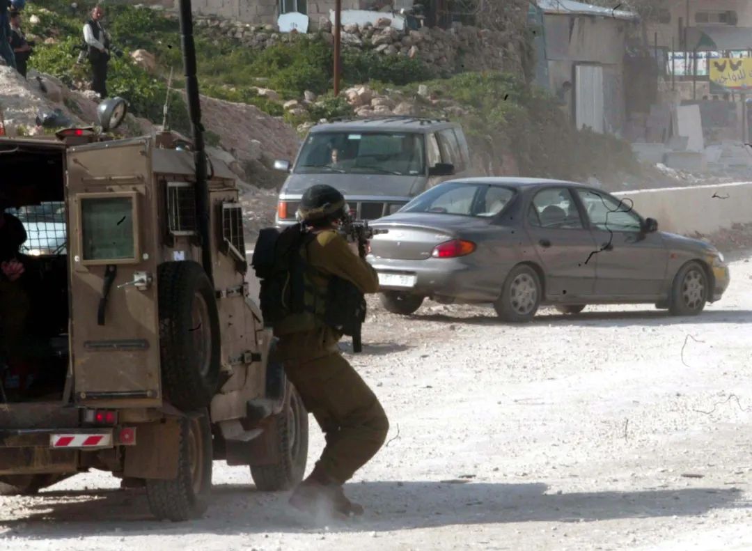 “战地玫瑰”两赴中东，为抢新闻舍弃防弹衣，听女记者讲述真实战地生涯