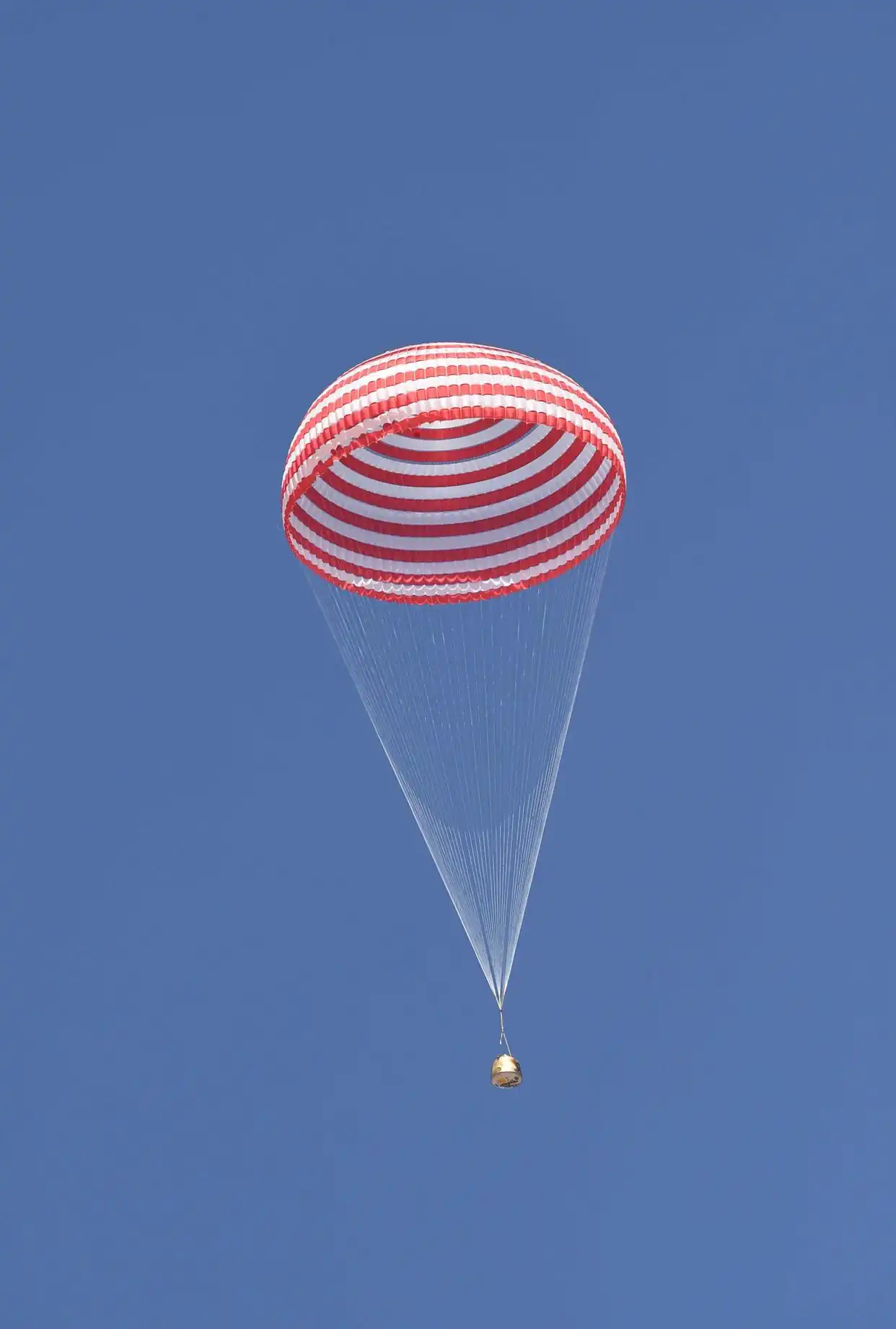 酸!国外网友集体嘲讽神舟12号,大呼:那是在摄影棚里拍的