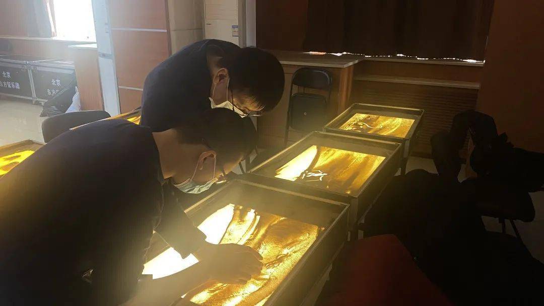 崇外|“沙绘万千”迎冬奥主题沙画体验