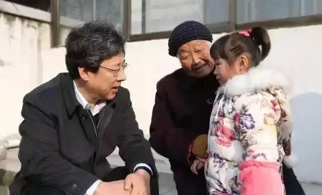 一位当选市长的讲话：我们做官被簇拥已久，还知道多少生活的真实？