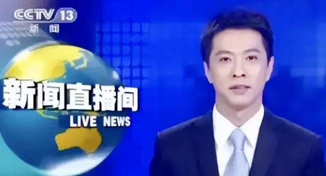 他被称为央视最帅主持人，40岁丧父44岁离异，45岁离开央视后现在过得怎么样？