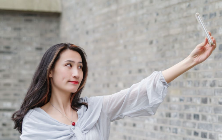 日本十八岁大片PPT模板是什么?创意演示设计指南