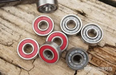 滑板初学者买什么滑板品牌？2026年入门双翘|鱼板|长板整板推荐，适合代步用、玩平花、玩dancing的滑板推荐